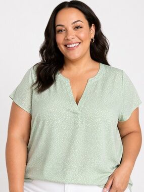 Torrid Women’s Plus-Size 2X Mint Green and White Polka Dot V-Neck Flowy Blouse